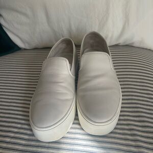 Vince Women’s light taupe
Slip-On Shoes